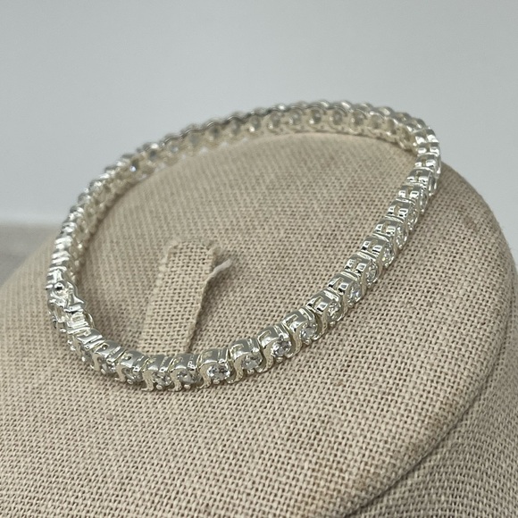 Vintage 7” Sterling Silver CZ Tennis Bracelet – Timeless Sparkle - Picture 5 of 17